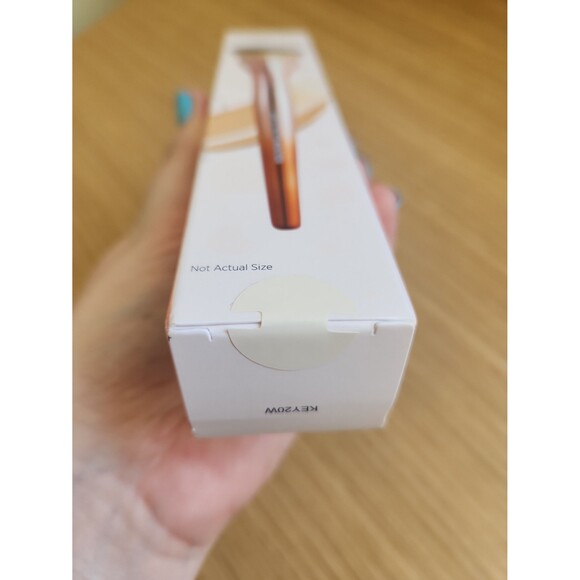 It Cosmetics "Love is the Foundation" Limited Edition Foundation Brush 2025 NIB - Picture 5 of 6